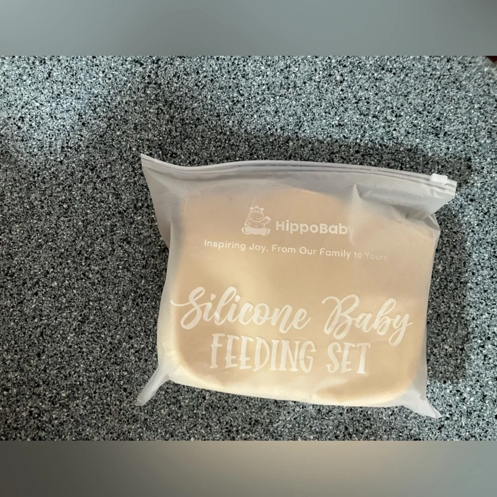 HippoBaby Cream Silicone Feeding set (Bowl/Bib Set - 7pcs) NEW, CREAM COLOR